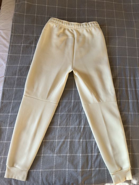 Nike Tech Fleece долнище M – кремаво, чисто ново, оригинал