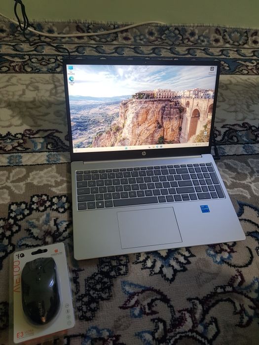 Notebook hp sotiladi yangi 10 kun buldi olganimga ishlatolmadim