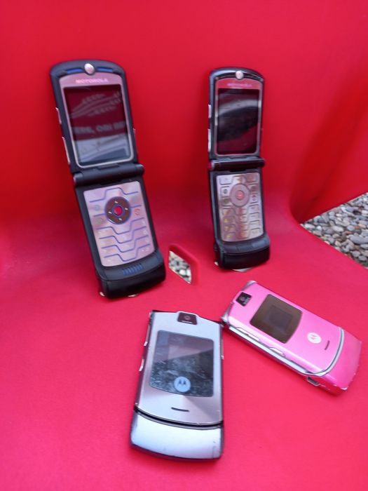 Vând 4 Motorola V3 de Piese pt Colecționari sau Pasionați