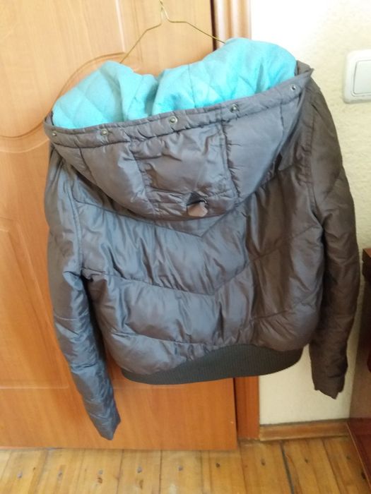 Продам женскую верхнюю одежду