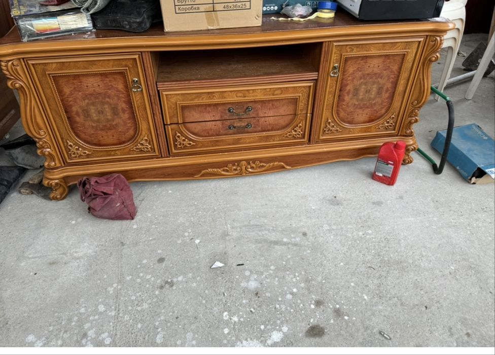 Продам тв тумбу в хорошем состоянии