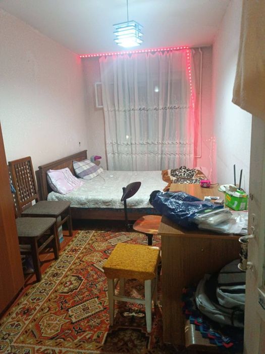 Продам чиланзар 23.  Двух комнатная.  Балкон 2*6