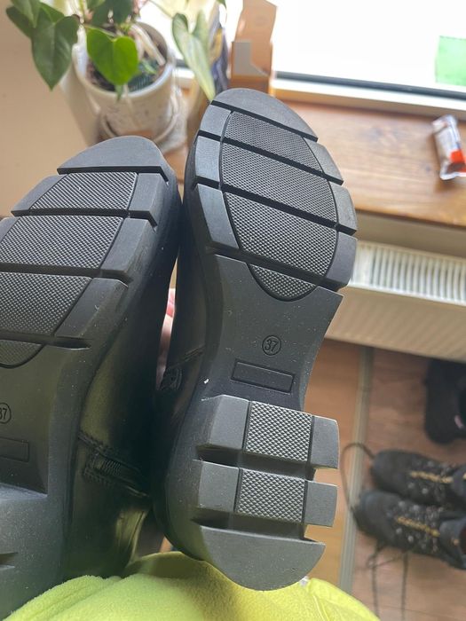 Cizme lungi peste genunchi