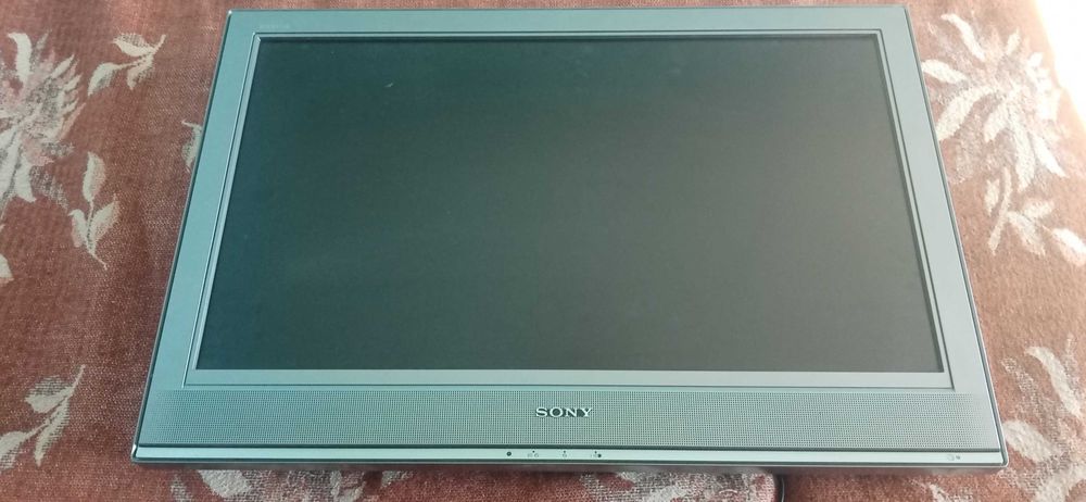 Продавам телевизор sony bravia