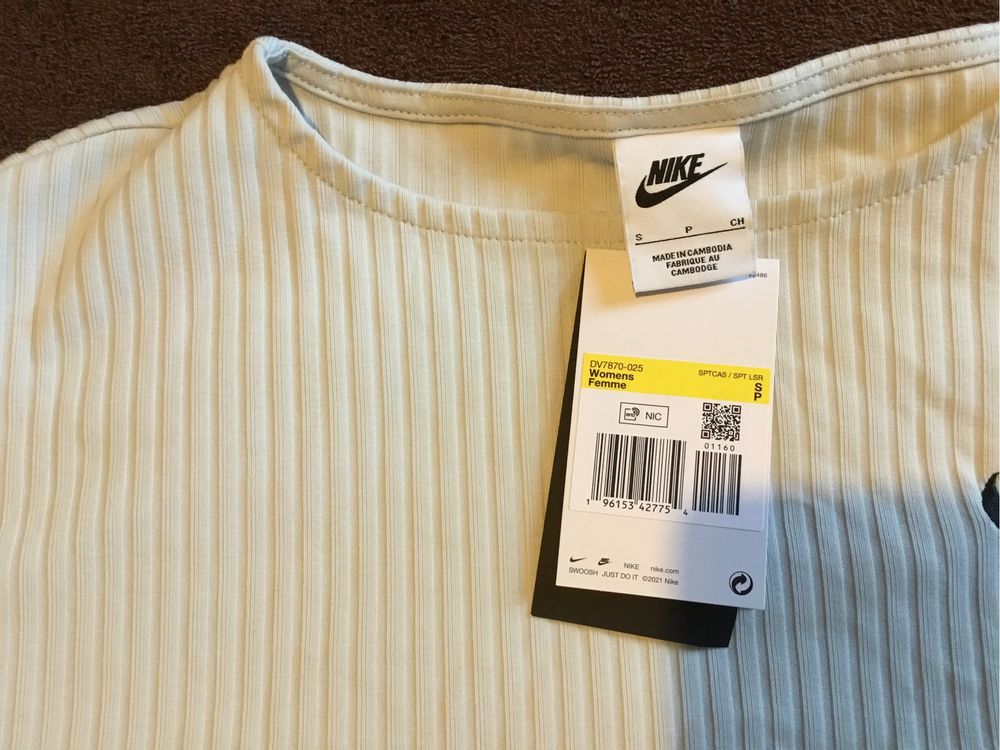 Дамска къса блуза Nike S