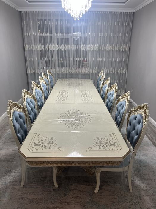 Стол длина 4,5 метр, ширина 1,1метр