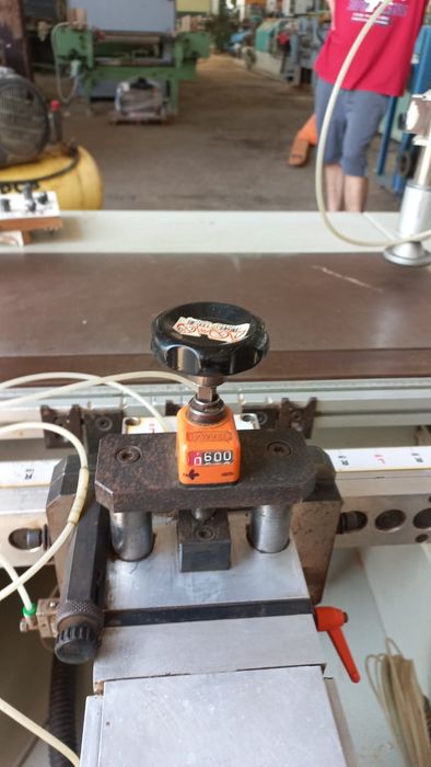 многошпинделна пробивна машина с 21 шпиндела +3 шпиндела за панти VITA