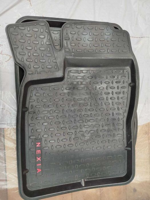 Продаю коврики от Chevrolet Nexsia 2