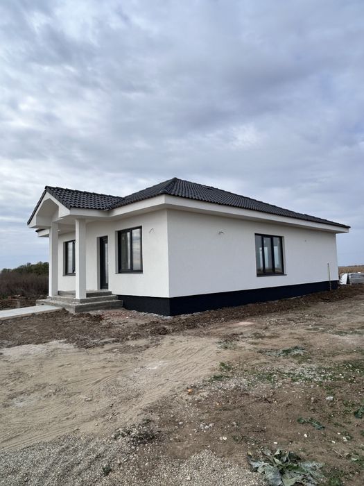 Vând casă  la cheie in Santion