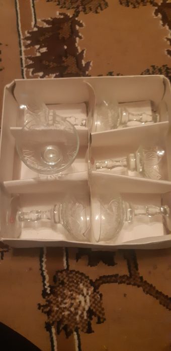 Pahare vechi din sticlă