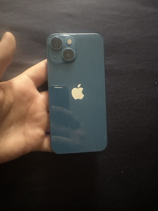 Vand iphone 13 mini 256g sanatate la baterie 81 ține mult bateria