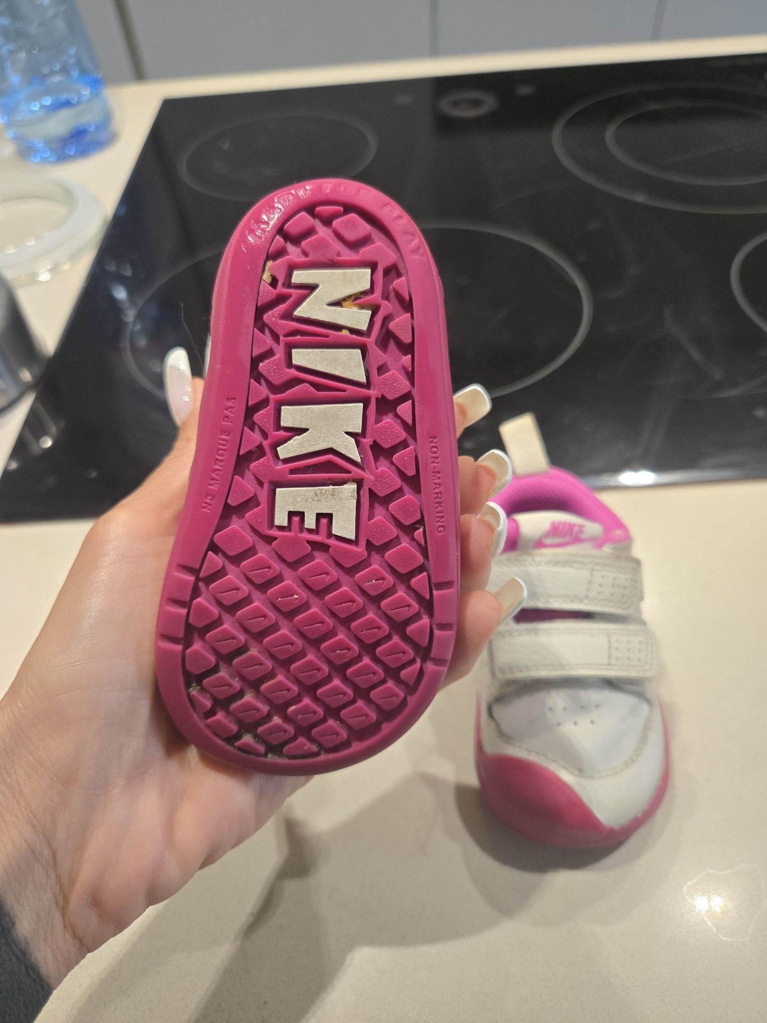 Nike два чифта 19.5 с цикламеното другите са 21