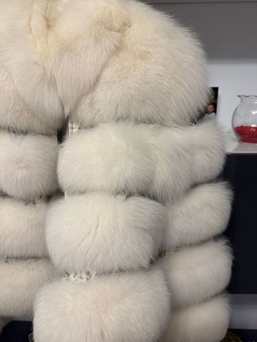 Blană naturală albă – purtată o singură dată, stare impecabilă