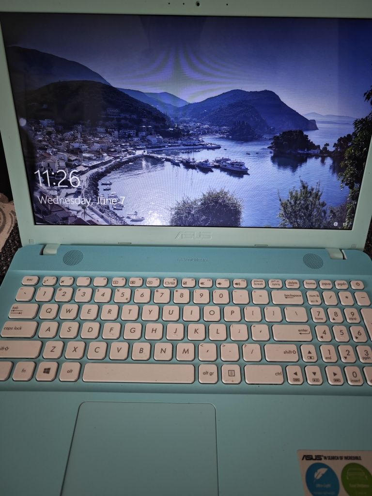Vând laptop Asus