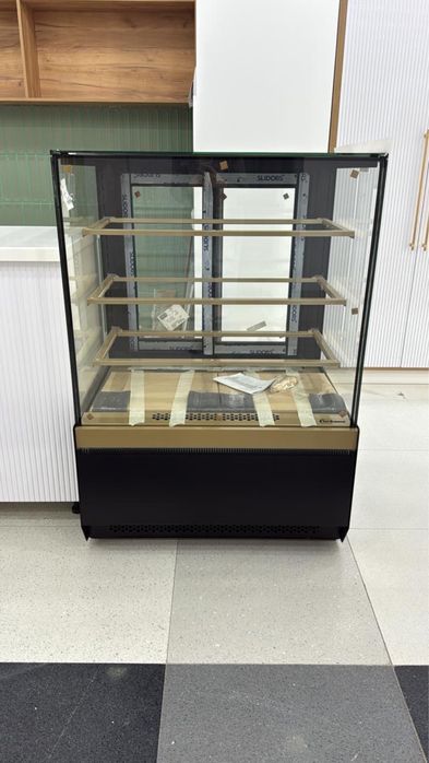 Продам витрину новую