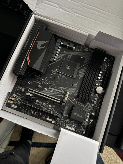 Placa de bazA B550m aorus elite