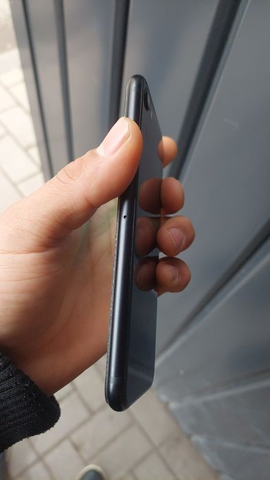 Айфон се 2020 без минус