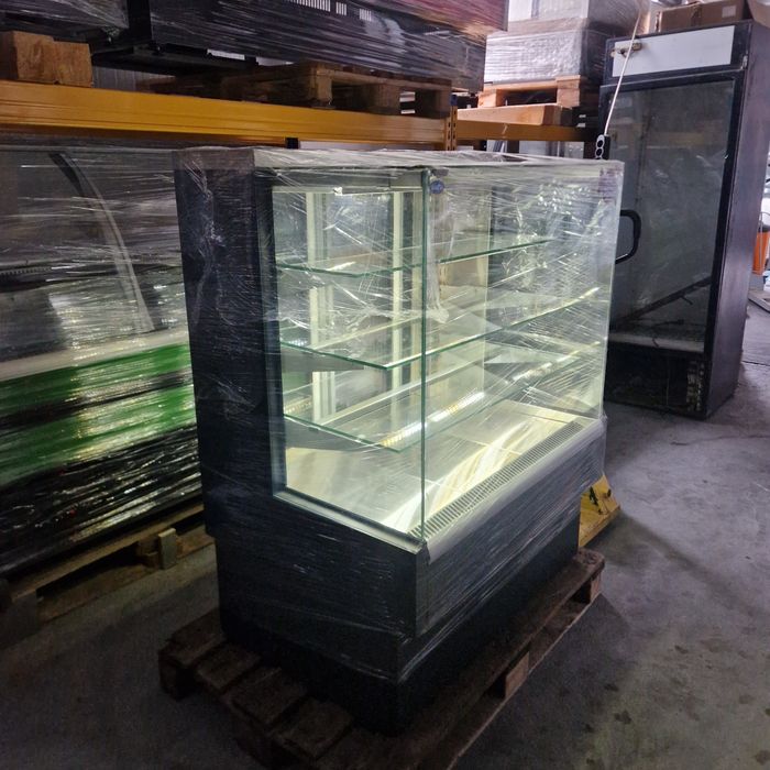 Сладкарска хладилна витрина