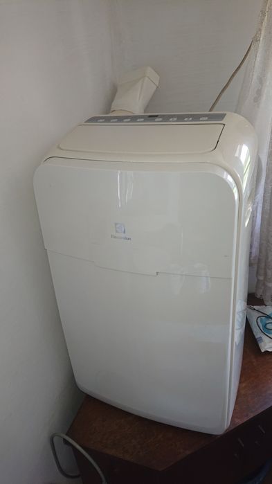 Aparat aer conditionat portabil Electrolux 12000Btu