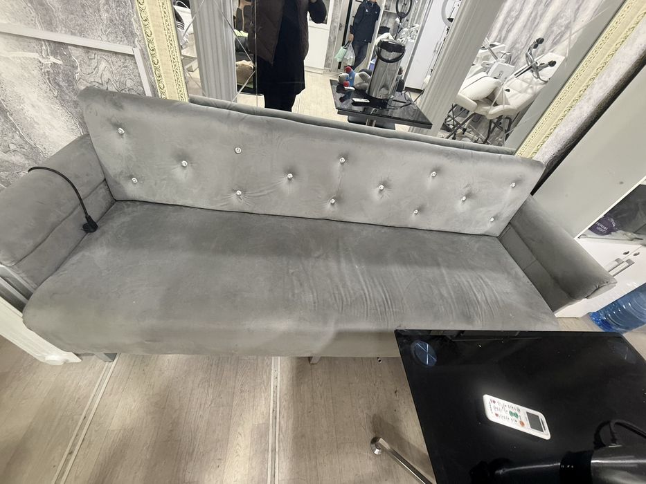 Salon uchun mebel sotiladi