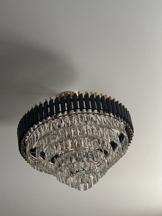 Продам люстры 80 и 60 диаметр