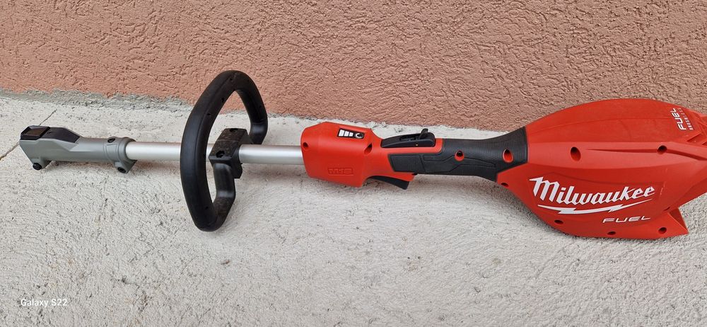 Milwaukee motocoasa pe acumulator