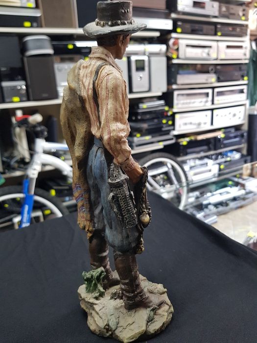 Оригинални статуи на Даниел монфорд