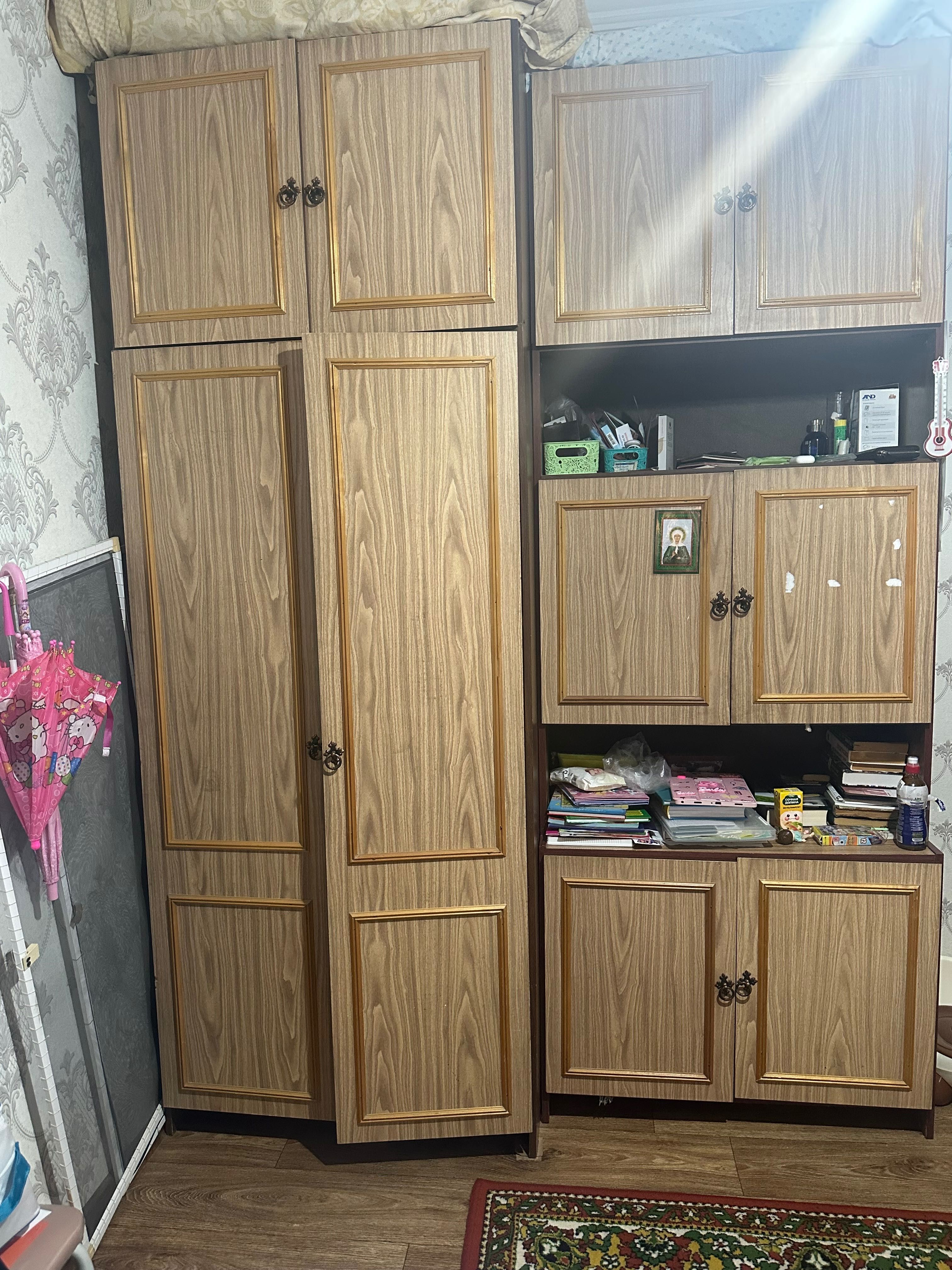 Продам шкаф для одежды и посуды