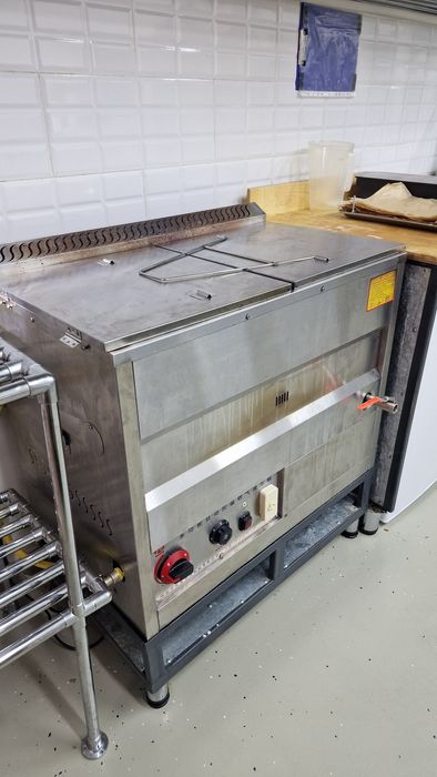 Фритюр большой газовый.