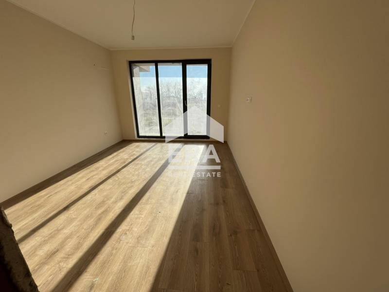 Продава се Тристаен апартамент в Варна, Изгрев - 91 кв.м за 1402 €/кв.м - Снимка #1