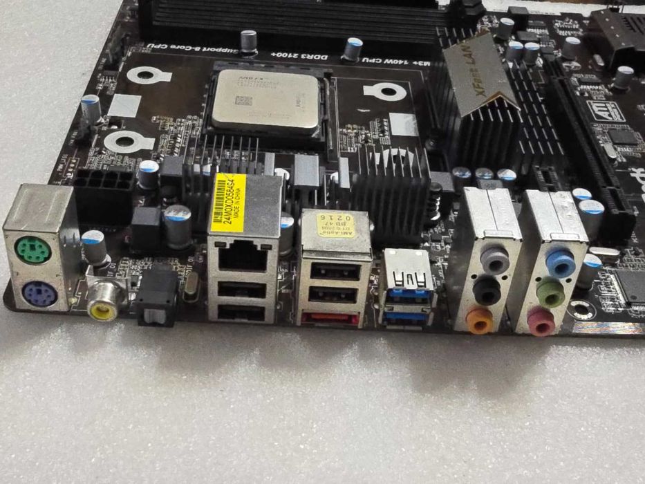 Placa de baza ASRock 970 EXTREME3, AM3+ + Procesor AMD FX 6300