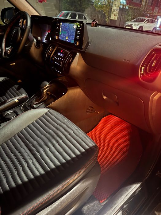 Продам машину Kia Sonet