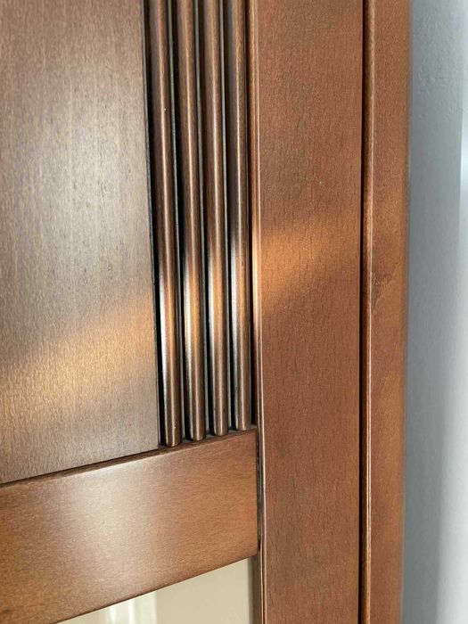 Продавам масивен дървен гардероб.