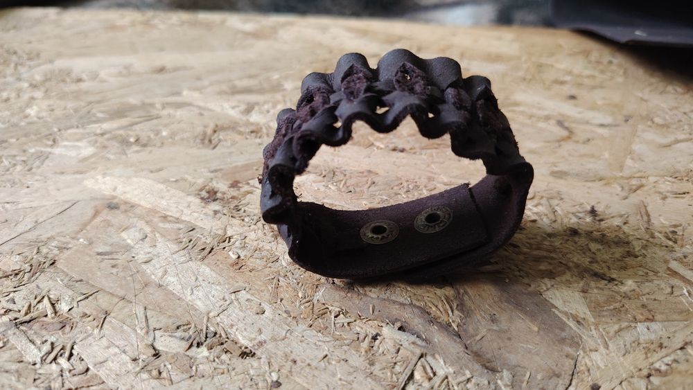 Brățări din piele naturala model unicat lucrate manual