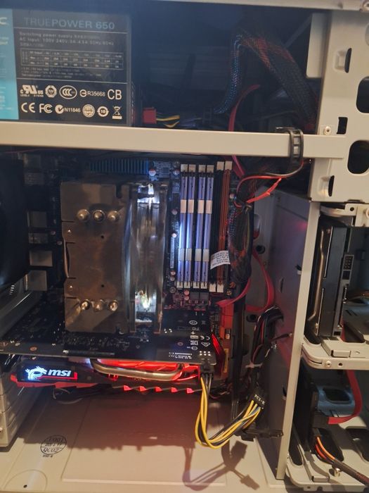 Vand unitate calculator Intel i7