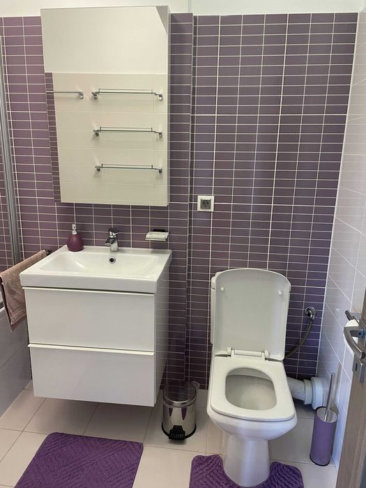 De inchiriat ap. 2 camere, et. 2, decomandat, 62 mpu, parcare, in Rosu