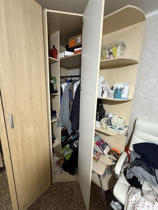 Шкаф в спальню продам