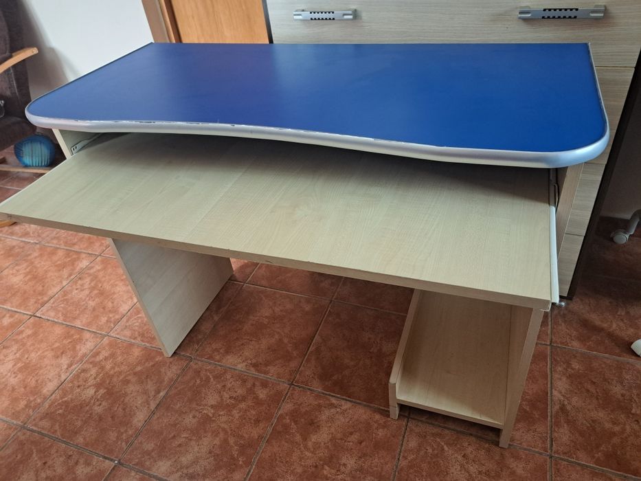 Vand birou băieți, 75 lei