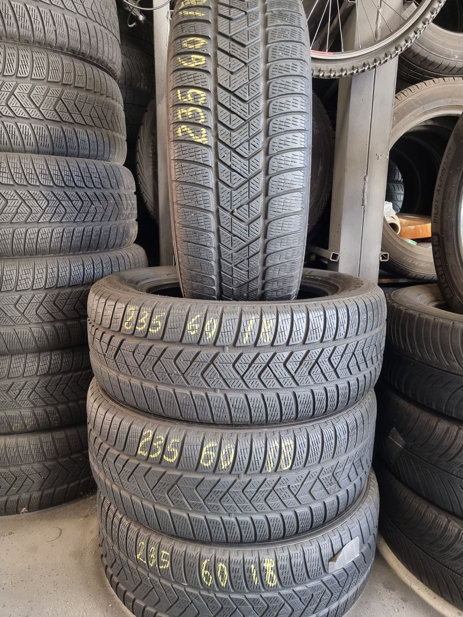 Anvelope iarna 235 60 18 pirelli dot 34/21