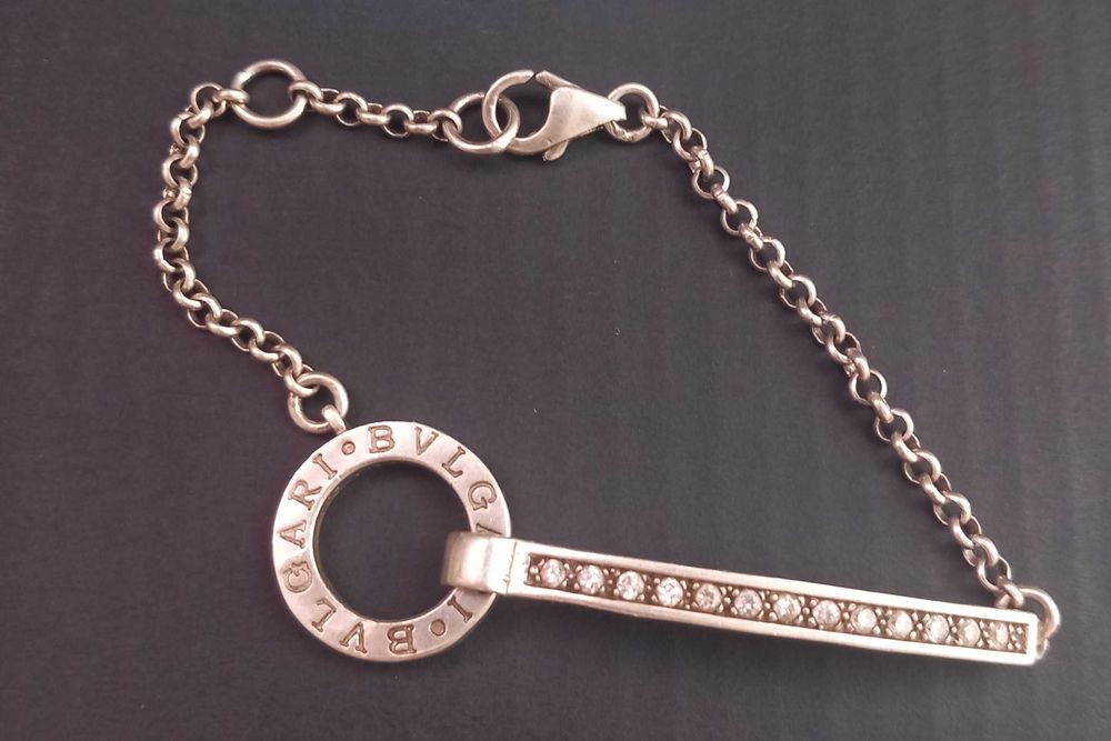 Сребърна гривна Bvlgari.
