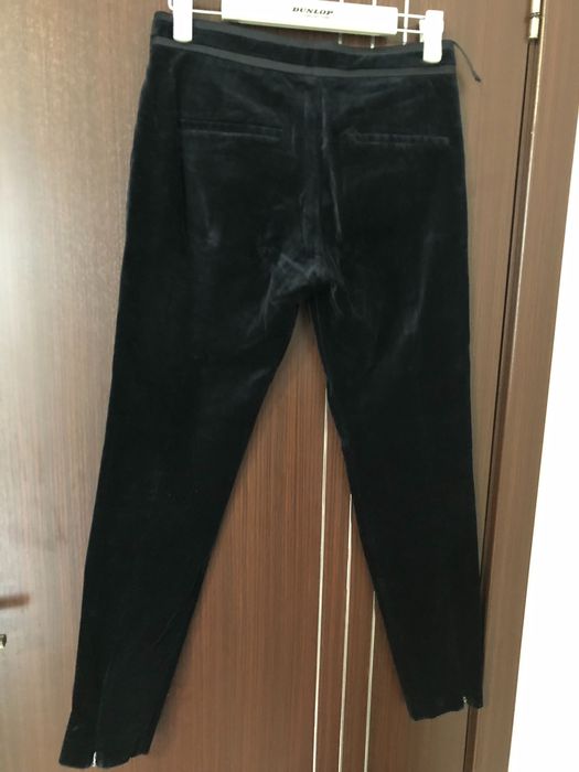 Панталон на марката MANGO