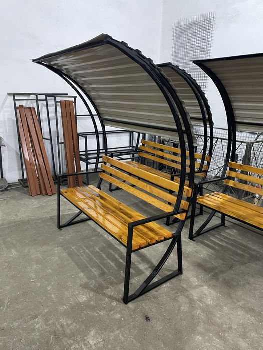 Скамейка с навесом