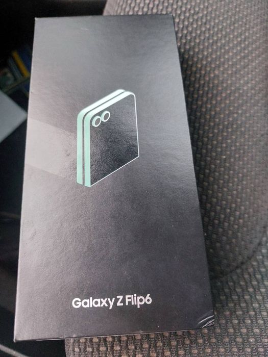 Samsung Galaxy Z Flip6 - 512 MB