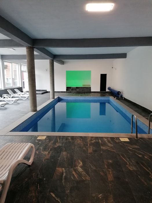 Cabana cu piscina interioara și jacuzzi cu hidromasaj