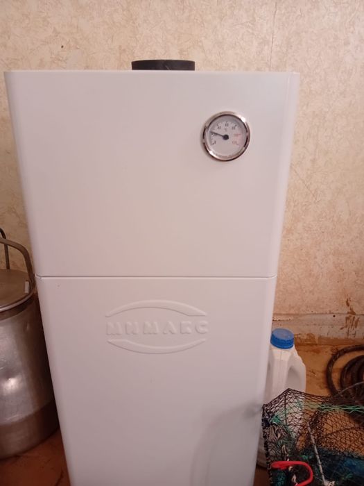 Продам напольный газовый котел на 240 кв м  новый