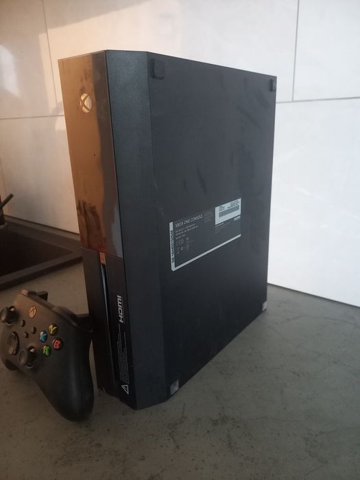 XBOX ONE 500GB + controller
