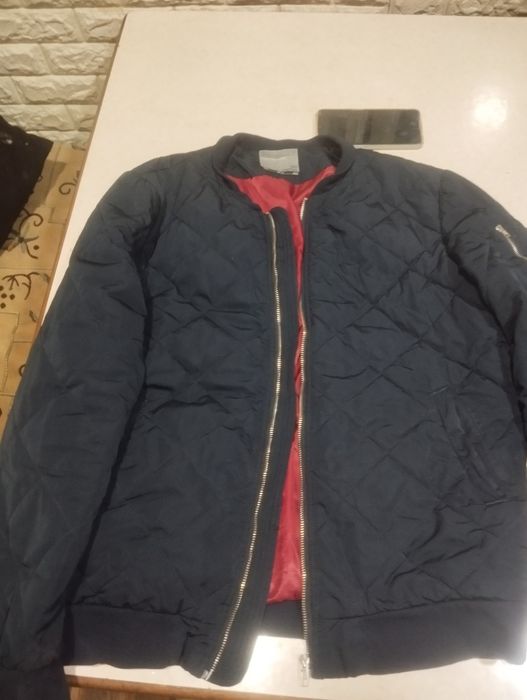 Продаю мужскую куртку.