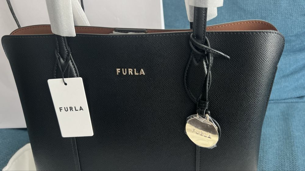Furla Vittoria Nero.100% оригинал,със сериен номер,етикети,торбичка