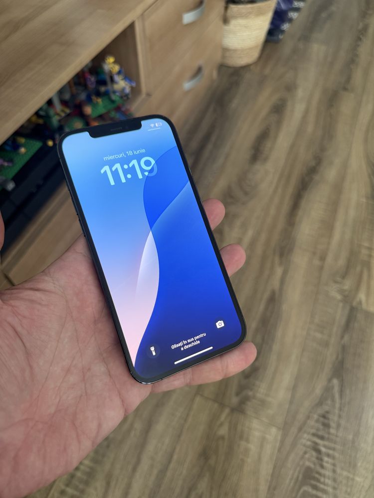 iPhone 12 Pro Max, memorie 256Gb, baterie 79%,husa, albastru, frumos
