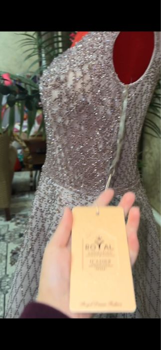 Вечерное платье в идеалном состаением